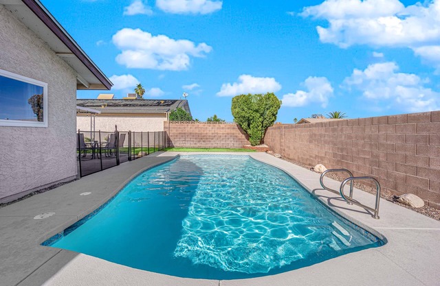 Renovated Modern Home with Pool. Minutes from the Las Vegas Strip
