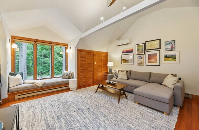 Renovated Private Guest House by Evergreen Home