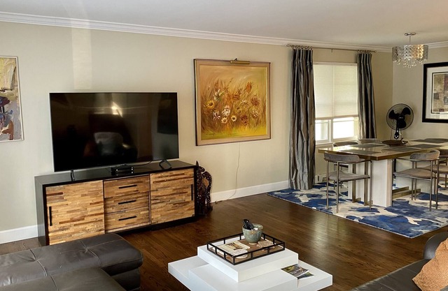 Renovated Saugerties Village Home ~Close to shops, restaurants, Fall Festivals!