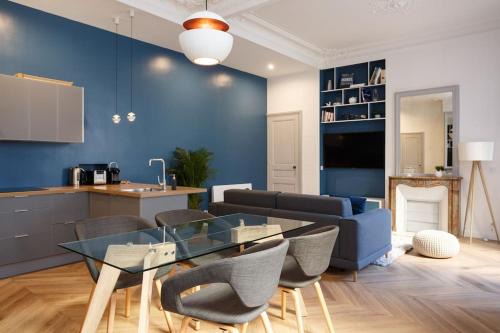 Renovated spacious Parisian apt near la Madeleine