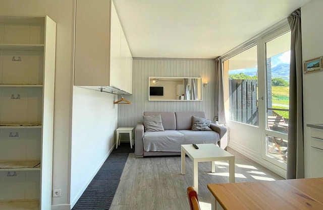 Renovated studio cabin with equipped kitchen in Les Menuires