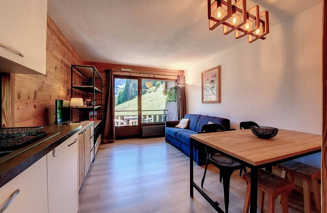 Renovated studio for 5 in La Clusaz with balcony and parking