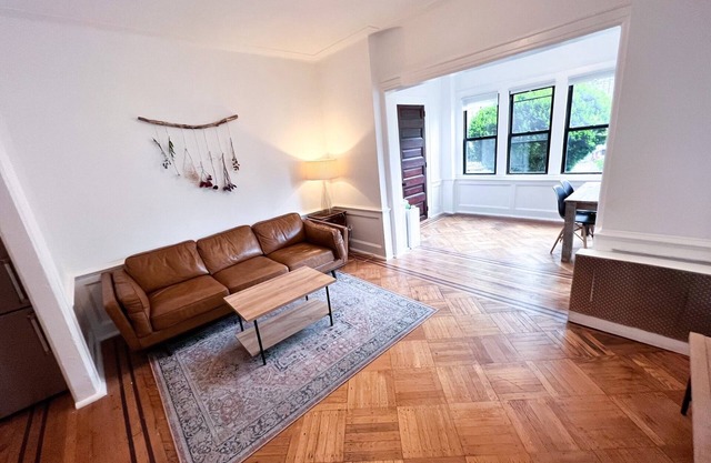 renovated townhouse parlor level 2 bed 1.5 bath pvt garden close to prospect pk