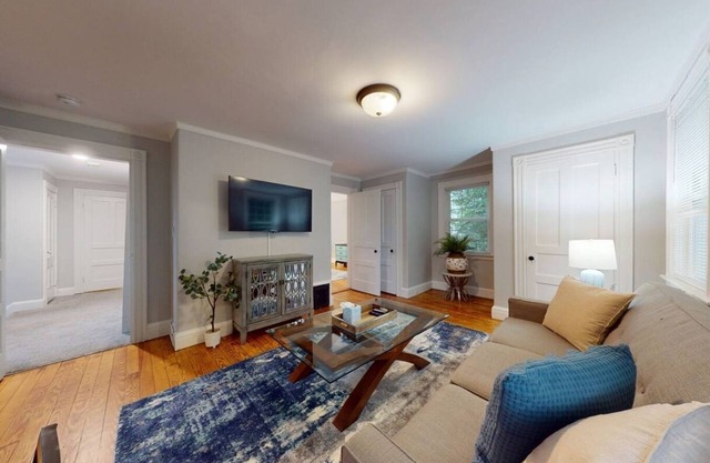 Renovated, Victorian, InUnit Laundry, Kitchenette
