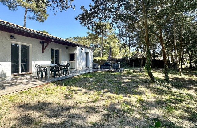 Renovated Villa with Garden & WiFi - Sleeps 8 - Forest Area Near Beach & Amenities - La Palmyre