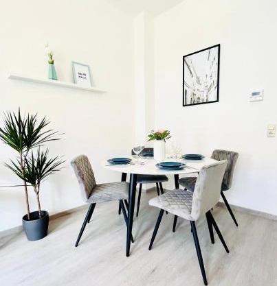 Renoviertes Apartment in zentraler Lage - WLAN, Smart-TV, Küche, Balkon und Queensize-Bett für 4 Gäste