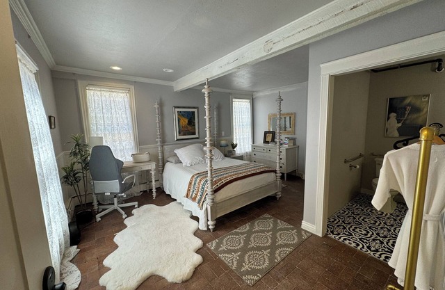 Rent the Entire Historic St James Hotel located in charming Georgetown!