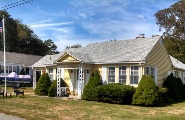 Rental Black Point Beach, Niantic, 2 bedroom, Ocean Views steps to ocean