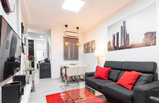 Rentalis Madrid Río | Modern apartment next to Madrid Río with parking