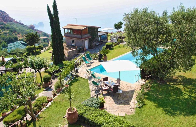 Rentals in Italy - The Sea Farmhouse, resort in the nature, with pool and sea view