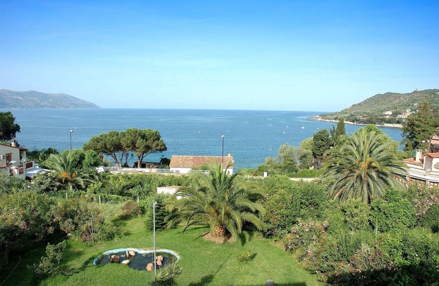 Res Les Dauphins - 6 people apartment sea view, beach 350 m, near Ajaccio