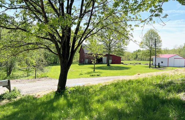 Rescued Wood Retreat—Peaceful Country Retreat 7 beds-3.5 baths.
