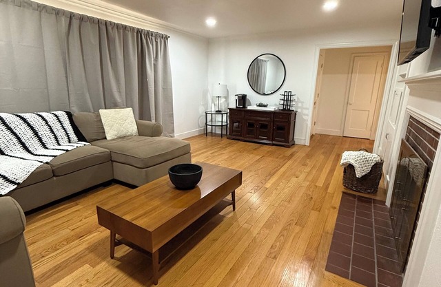 Reset, Relax, and enjoy Stockton! Located Near The University of Pacific!