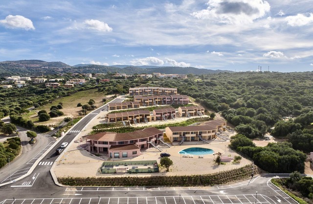 Residence with pool in Isola Rossa