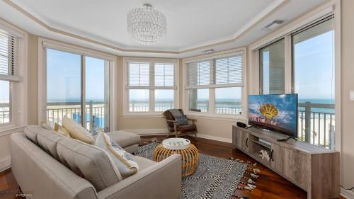 Residence 902 At The Grand