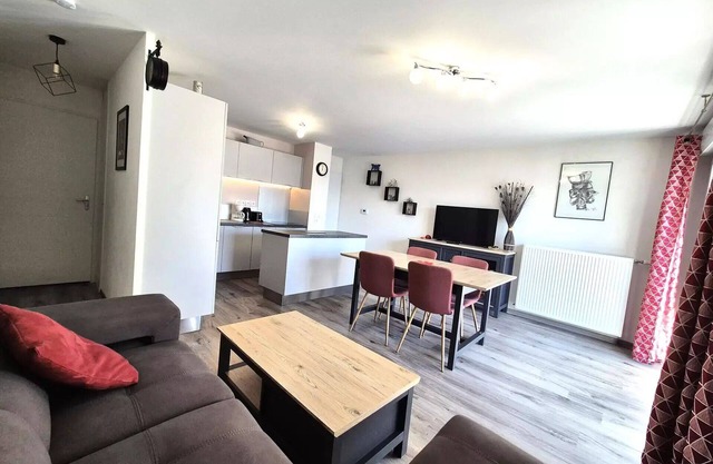 Residence Le Clos Des Merisiers - In the heart of the city, beautiful apartment very functional!