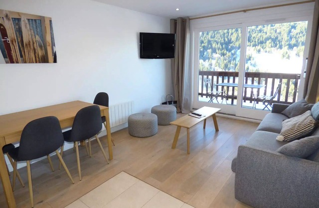 Residence Le Genevrier - Very nice 2 bedroom apartment in the centre of Meribel in a quiet residence