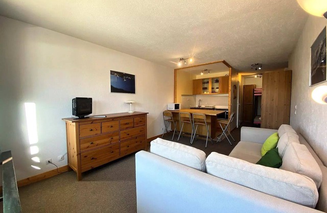 Residence Roc De Peclet 1 - VAL THORENS location: Studio for 4 next to the slopes
