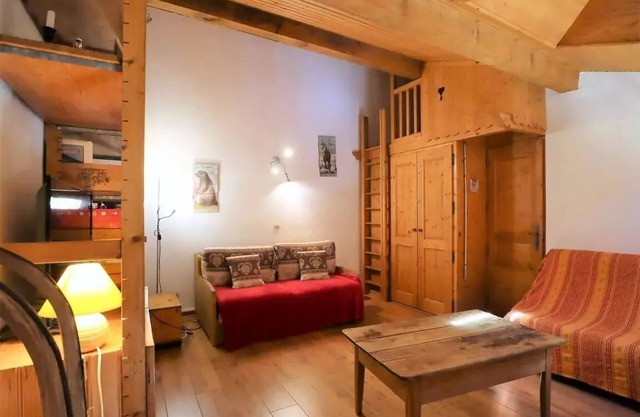 Residence Val Blanc 1 - Duplex of 50m2 for 6 to 7 people, 2 closed bedrooms and mezzanine with beds