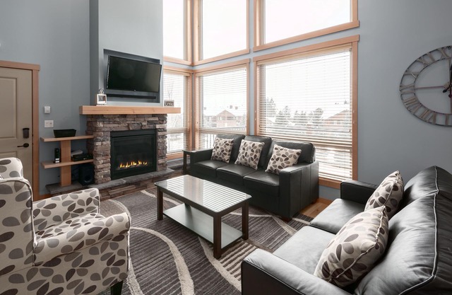 Residences 3 Bedroom Findlay Condo: Unit 08