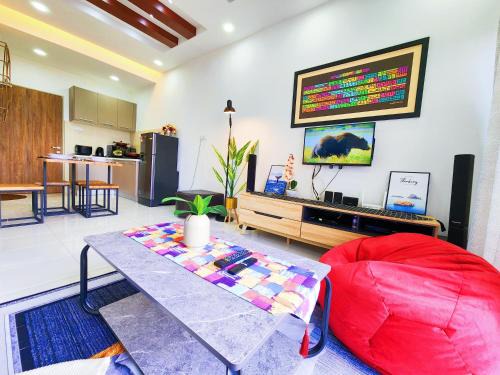 Residensi Lili, Taman Bucida Hijauan, Nilai nearby KLIA, USIM - Infinity Pool