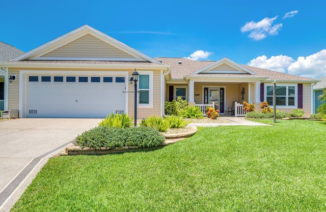 Resort Amenities: Home in The Villages Near Golf!