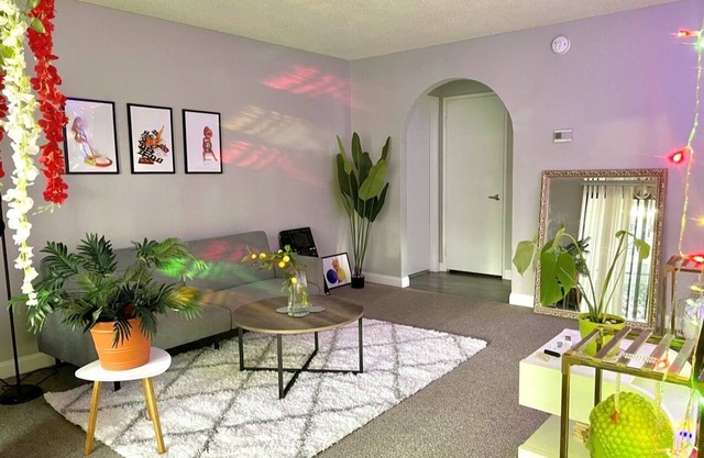 Resort Community Modern Style apartment close to Las Vegas Strip !