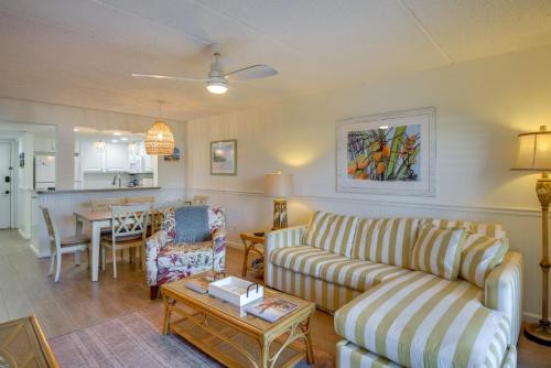 Resort Condo Steps to Beach Snowbirds Welcome!