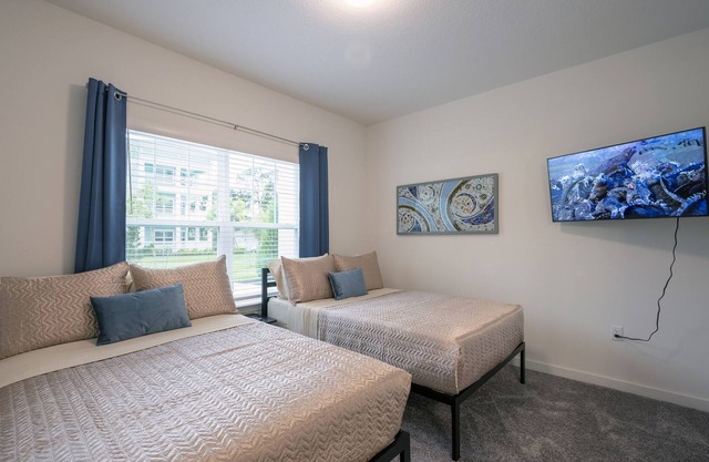 Resort: KING bed, POOL, Moffitt, Busch Gard