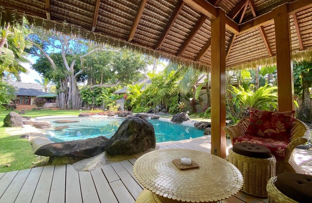 Resort-like Beachside Kailua Lanikai, Pool, AC , WIFI, Kayaks, 50% Discounts