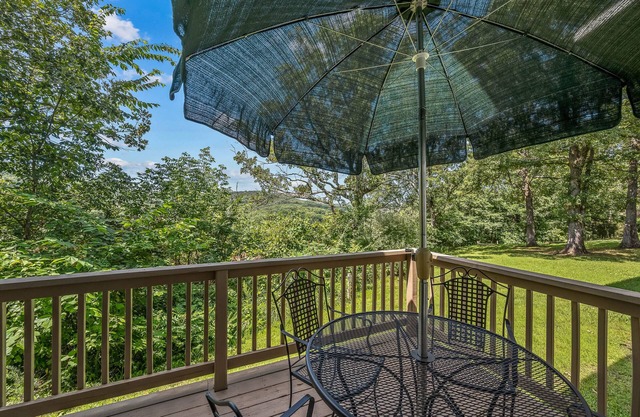 Resort Pool, Kiddos, Private XL Deck, Spacious, 2Kings, HotTub PtRoyale CLEAN!