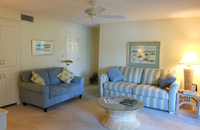 * Resort & Pool Privileges* East Beach Turtle Cove on Lagoon * Great Location*