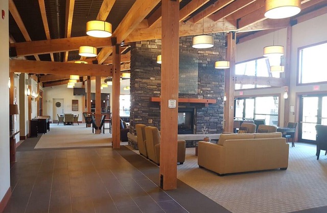Resort Style Cottage at Cultus Lake - ++ amenities - perfect for families