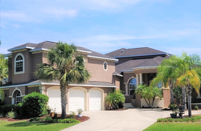 Resort Style Pool, Dock, Pickleball, Kayaks, + so much more!