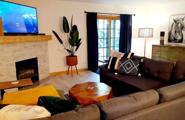 REST IN THE FOREST RECENTLY REMODELED VILLA WALKING DISTANCE FROM STARVED ROCK
