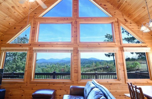 Rest, Relax, and Reset - 4 bd/3 bth - 5min to town