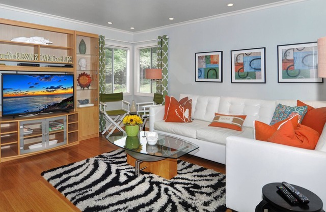 Restaurants are OPEN! 1 BD/1BA Walk to Beach! - COASTAL ESCAPE