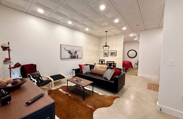 Restful Remedy~A modern industrial farmhouse Alcove studio in Pilot Mountain.