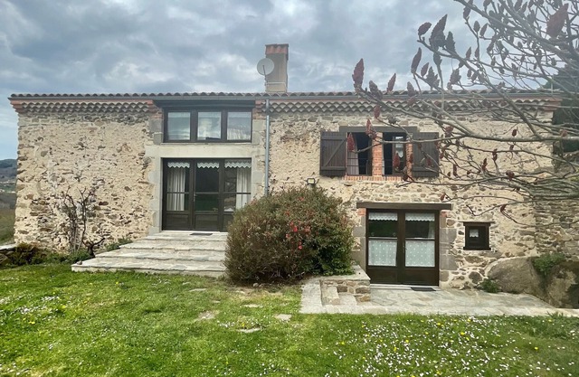 Restored farmhouse, 3 bedrooms, fireplace