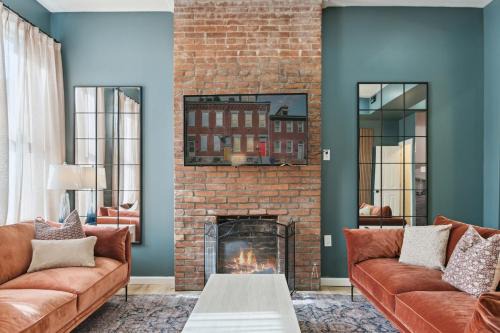 Restored Vintage Row Home Minutes from Stadiums, Casino, Museums, Downtown