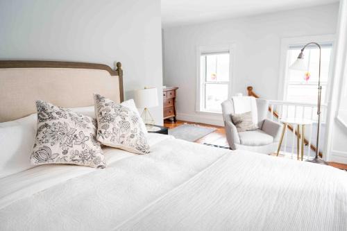 Retreat at Sea Cloud Cottage in Historic Wiscasset