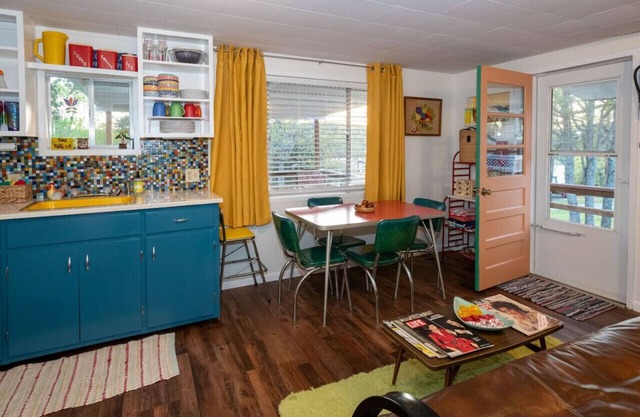 Retro Cabin on Table Rock Lake
