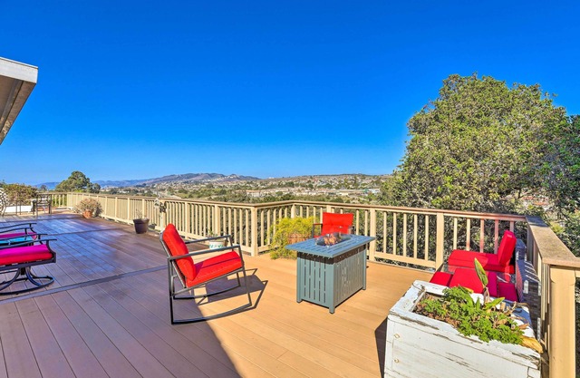 Retro House w/Deck & Arroyo Grande View