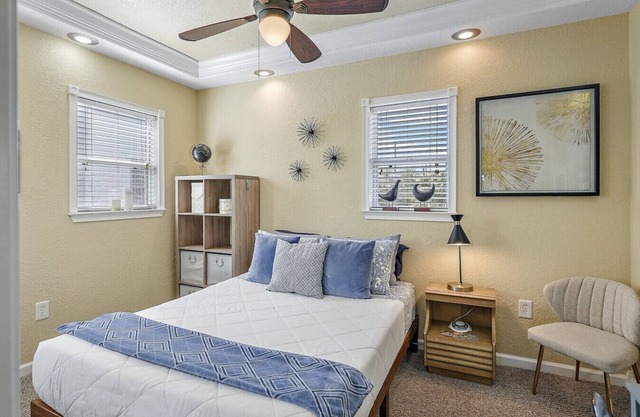 RETRO RETREAT in DTSP! Explore the downtown area!