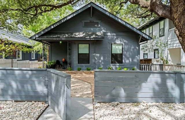 Retro SoCo Home | Heated Cowboy Pool | Near ACL