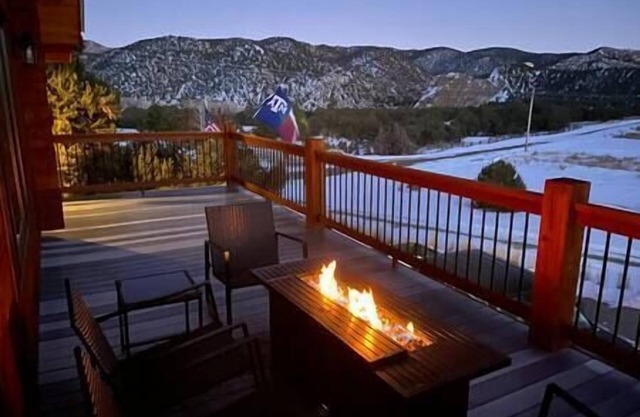 Reveille Mountain View Cabin