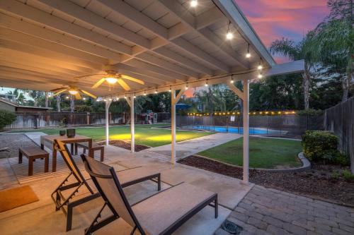 Revitalizing 3 Bedroom Home With Pool, Pet-Friendly, Wi-fi