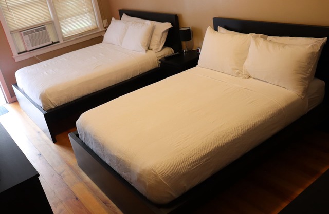 Reynolds House Inn - Motel Strip - Room 4