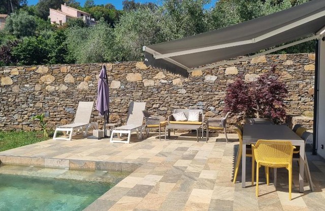 Rez de villa avec piscine privée, wifi, jardin clôturé