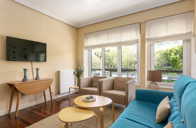 Ria by People Rentals apartment
